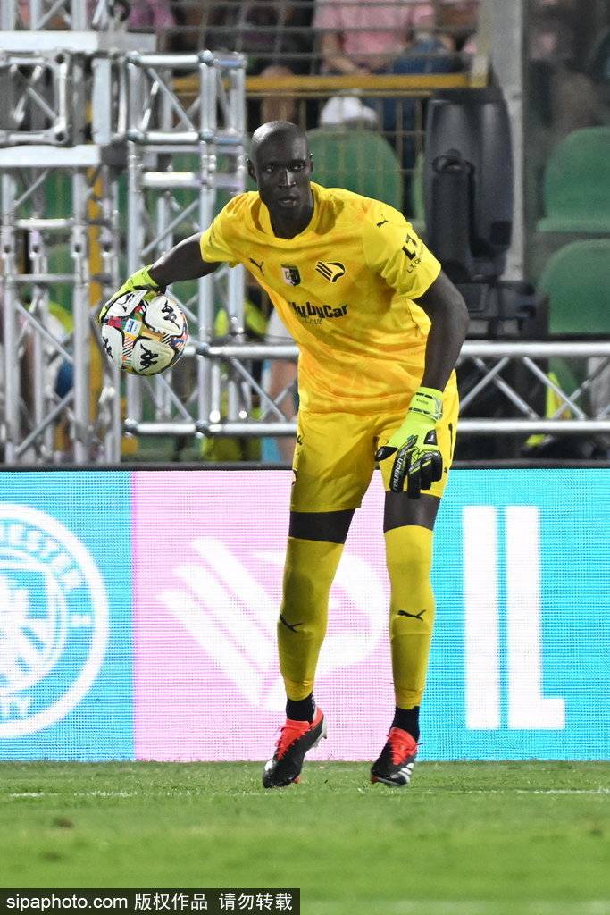 曼城2600万镑签下多纳鲁马：门将市场的新风向标